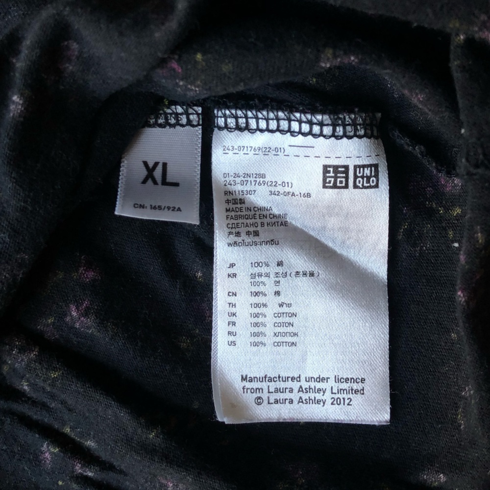 Uniqlo x Laura Ashley Limited Archive Collection T-Shirt - Picture 11 of 12